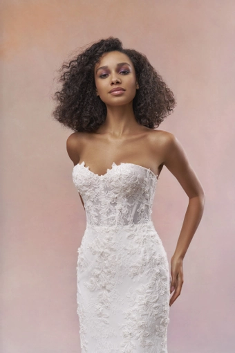 Maria Farbinni Amber #7 frontface vertical cropped thumbnail