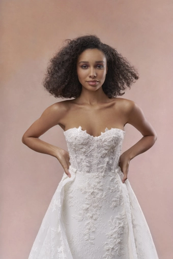 Maria Farbinni Amber #6 frontface vertical cropped thumbnail