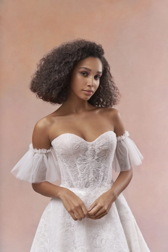 Maria Farbinni Angelina #2 frontface vertical cropped thumbnail