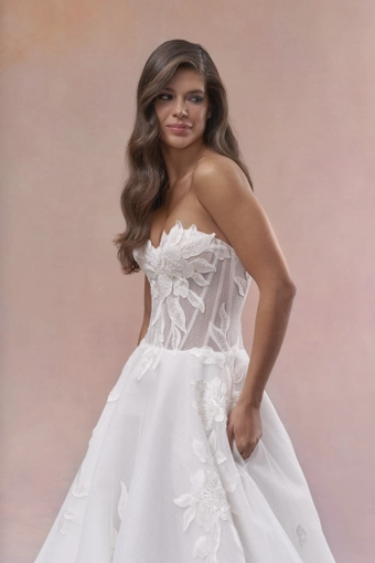 Maria Farbinni Beatrice #5 frontface vertical cropped thumbnail