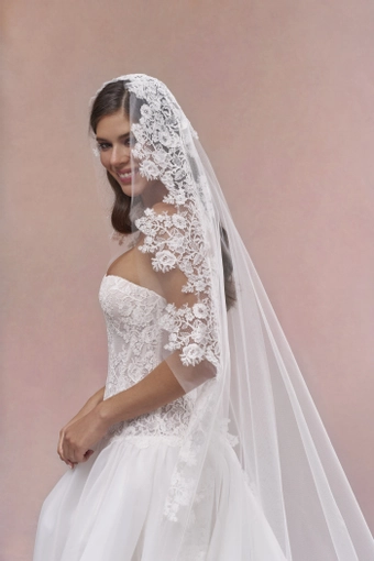 Maria Farbinni Frida #6 vertical cropped thumbnail