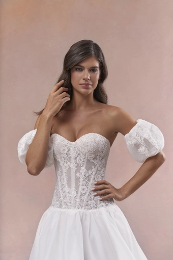 Maria Farbinni Frida #5 frontface vertical cropped thumbnail