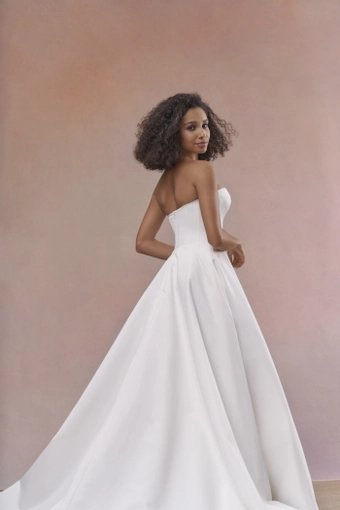 Maria Farbinni Gisele #3 backface vertical cropped thumbnail