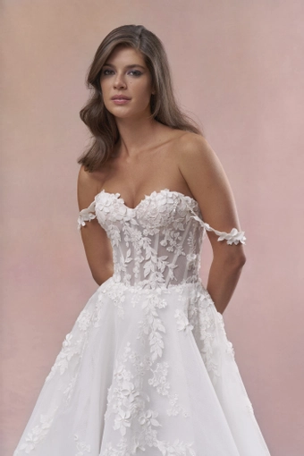 Maria Farbinni Nicole #4 frontface vertical cropped thumbnail