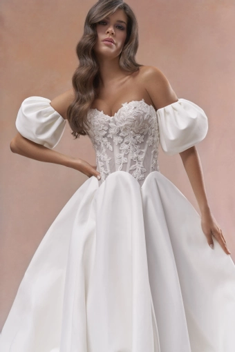 Maria Farbinni Regina #2 frontface vertical cropped thumbnail