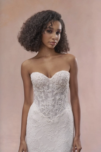 Maria Farbinni Scarlett #6 frontface vertical cropped thumbnail