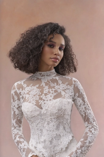 Maria Farbinni Scarlett #7 frontface vertical cropped thumbnail