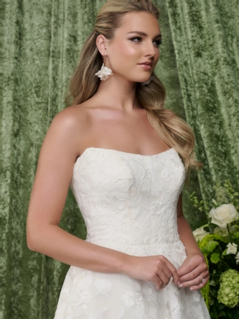 Christina Wu Platinum Style #31350 #4 frontface vertical cropped thumbnail