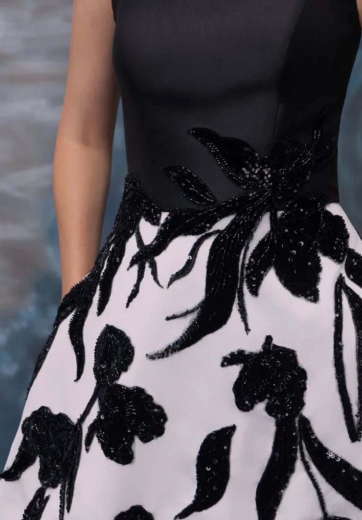 MGNY Style #2070011 #4 frontface vertical cropped picture