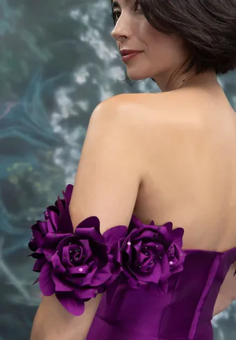 MGNY Style #2070019 #2 default backface vertical cropped thumbnail