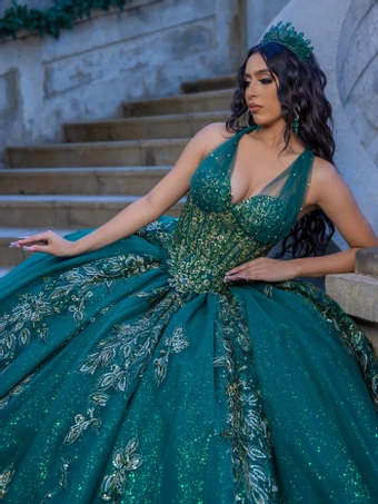 Quince Style #26089 #7 frontface vertical cropped thumbnail