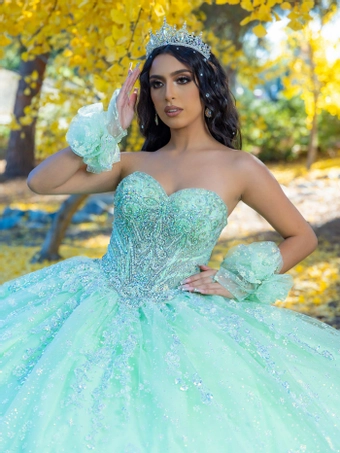 Quince Style #26094 #4 frontface vertical cropped thumbnail