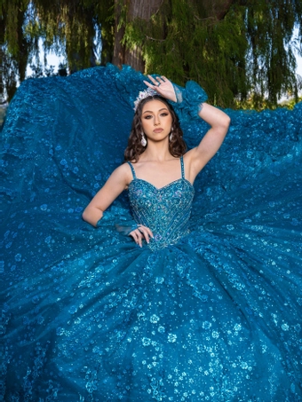 Quince Style #26094 #5 frontface vertical cropped thumbnail