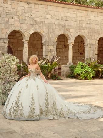 Quince Style #26117 $2 frontface vertical thumbnail