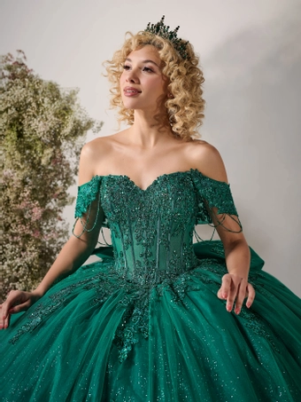 Quince Style #26120 $7 frontface vertical cropped thumbnail