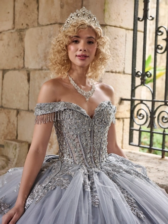 Quince Style #26122 $8 frontface vertical cropped thumbnail