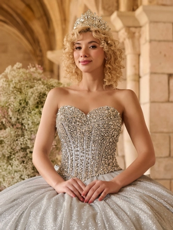 Quince Style #26124 $7 frontface vertical cropped thumbnail