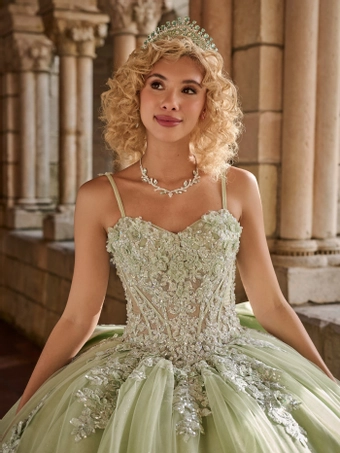 Quince Style #26125 $10 frontface vertical cropped thumbnail