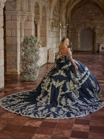 Quince Style #26126 $4 backface vertical thumbnail