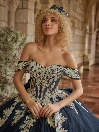 Quince Style #26126 $6 frontface vertical cropped thumbnail