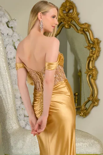 Nesta #11 backface vertical cropped thumbnail