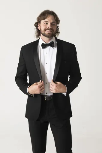 Larr Brio Style #Metro Tux Basics Black Shawl #0 default frontface vertical cropped thumbnail