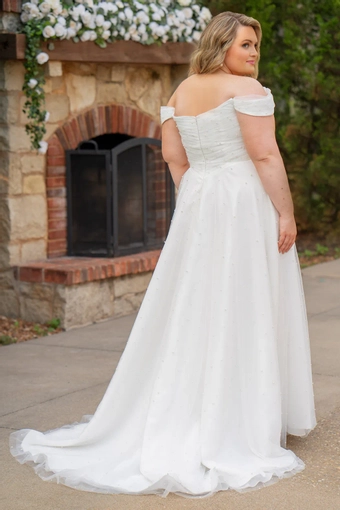 Michelle Bridal MB2518 #2 backface vertical thumbnail