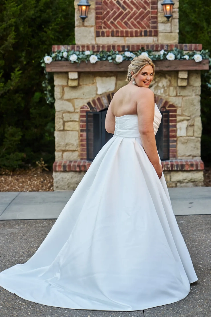 Michelle Bridal Style #MB2523 Backface Thumbnail Image