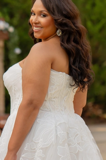 Michelle Bridal MB2605 #6 backface vertical cropped thumbnail