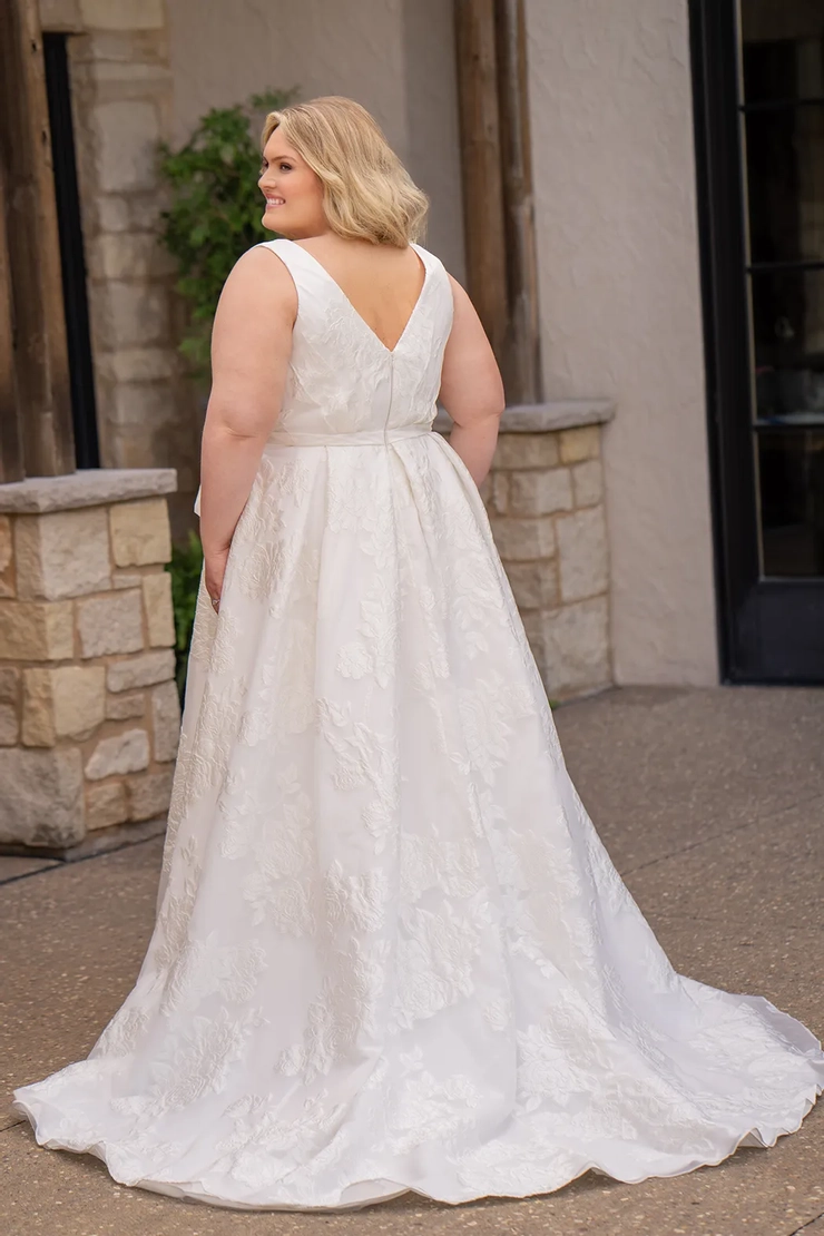 Michelle Bridal Style #MB2625 Backface Thumbnail Image