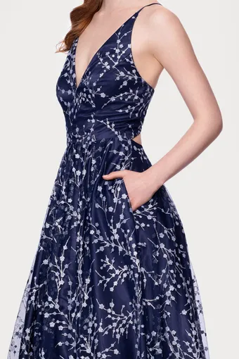 Blondie Nites Style #5386BN #4 frontface vertical cropped thumbnail