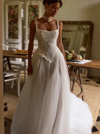 Milla Nova Dawnelle #2 frontface vertical thumbnail