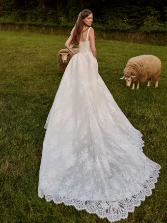 Milla Nova Elisora #1 vertical thumbnail