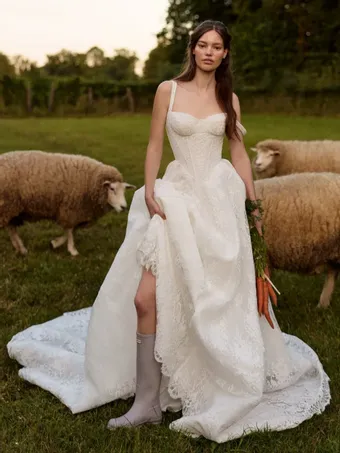 Milla Nova Elisora #3 frontface vertical thumbnail