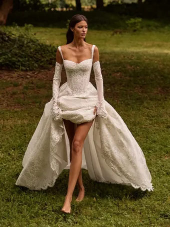 Milla Nova Elisora #4 frontface vertical thumbnail