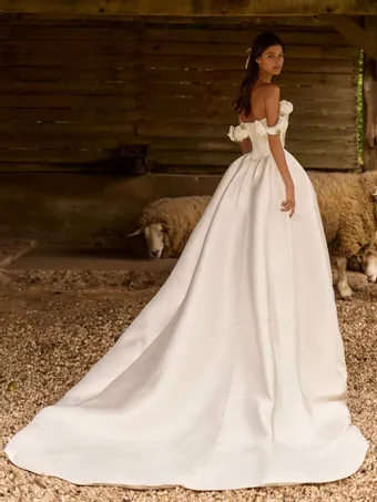 Milla Nova Onyxelle #4 default backface vertical thumbnail