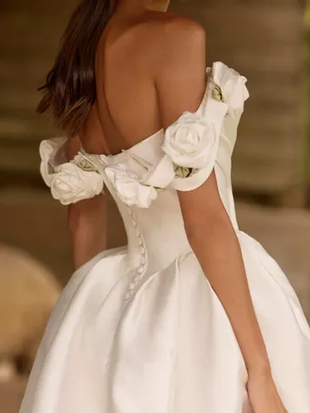 Milla Nova Onyxelle #1 backface vertical cropped thumbnail