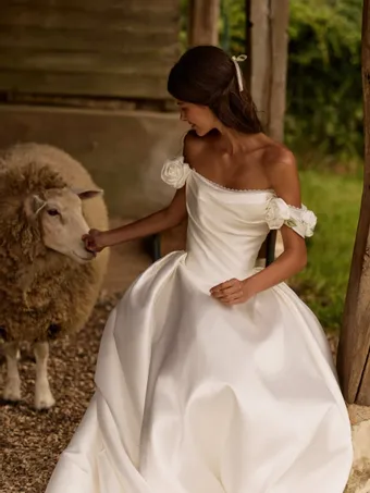 Milla Nova Onyxelle #2 frontface vertical cropped thumbnail