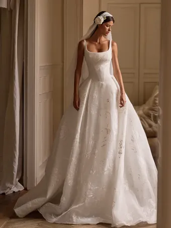 Milla Nova Valeris #0 default frontface vertical thumbnail