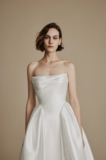 La Premiere Colette #3 frontface vertical cropped thumbnail