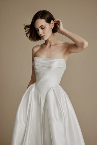 La Premiere Colette #4 frontface vertical cropped thumbnail