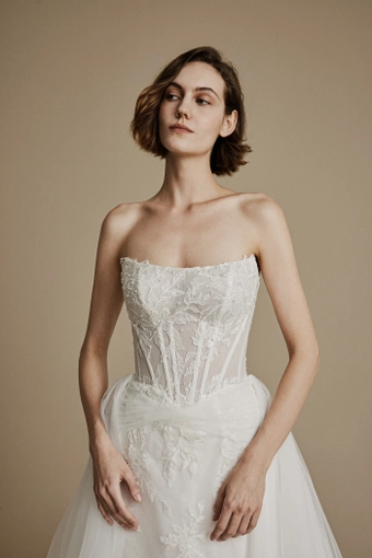 La Premiere Calliope #6 frontface vertical cropped thumbnail