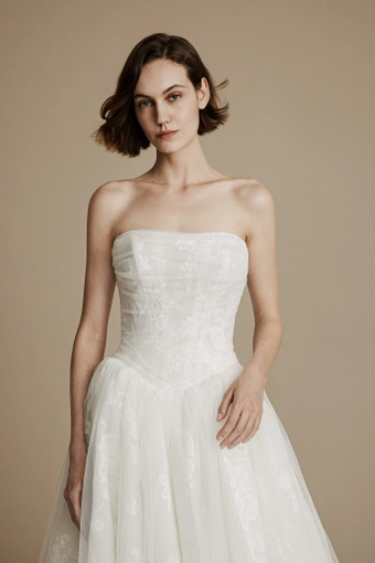 La Premiere Cleo #4 frontface vertical cropped thumbnail