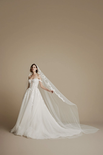 La Premiere Callie #2 frontface vertical thumbnail