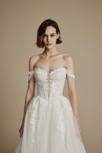 La Premiere Callie #4 frontface vertical cropped thumbnail