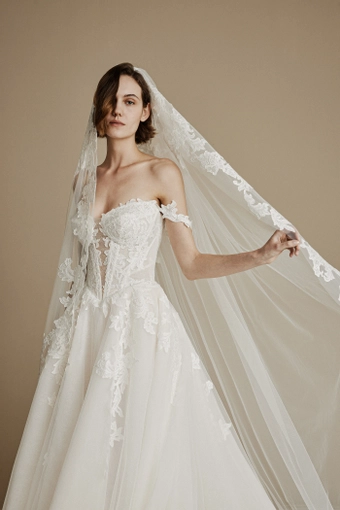 La Premiere Callie #5 frontface vertical cropped thumbnail