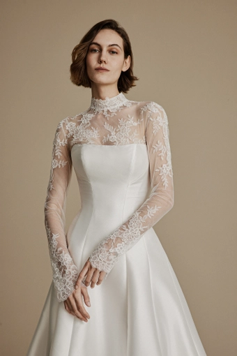 La Premiere Constance #4 frontface vertical cropped thumbnail