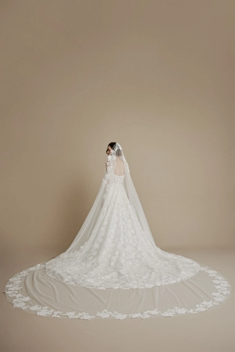 La Premiere Clover #2 default backface vertical thumbnail