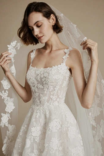 La Premiere Clover #4 frontface vertical cropped thumbnail