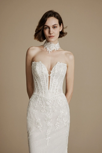 La Premiere Cressida #3 frontface vertical cropped thumbnail